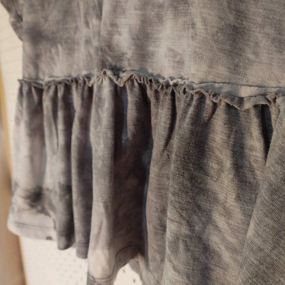 Tie-Dye V-Neck Peplum Top - Picture 6 of 6